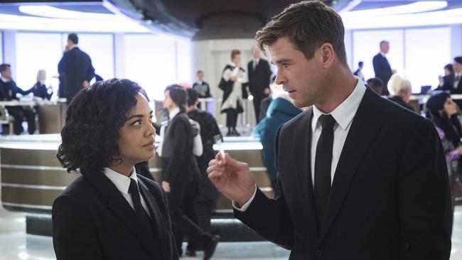 Agent M (Tessa Thompson) and Agent H (Chris Hemsworth) in a scene from Men In Black: International.