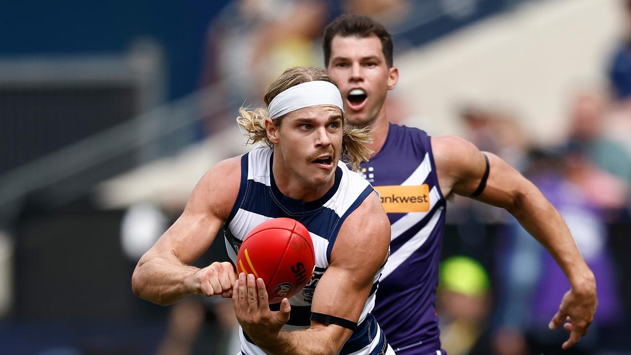 Electric Smith powers Cats to huge lead over hapless Freo