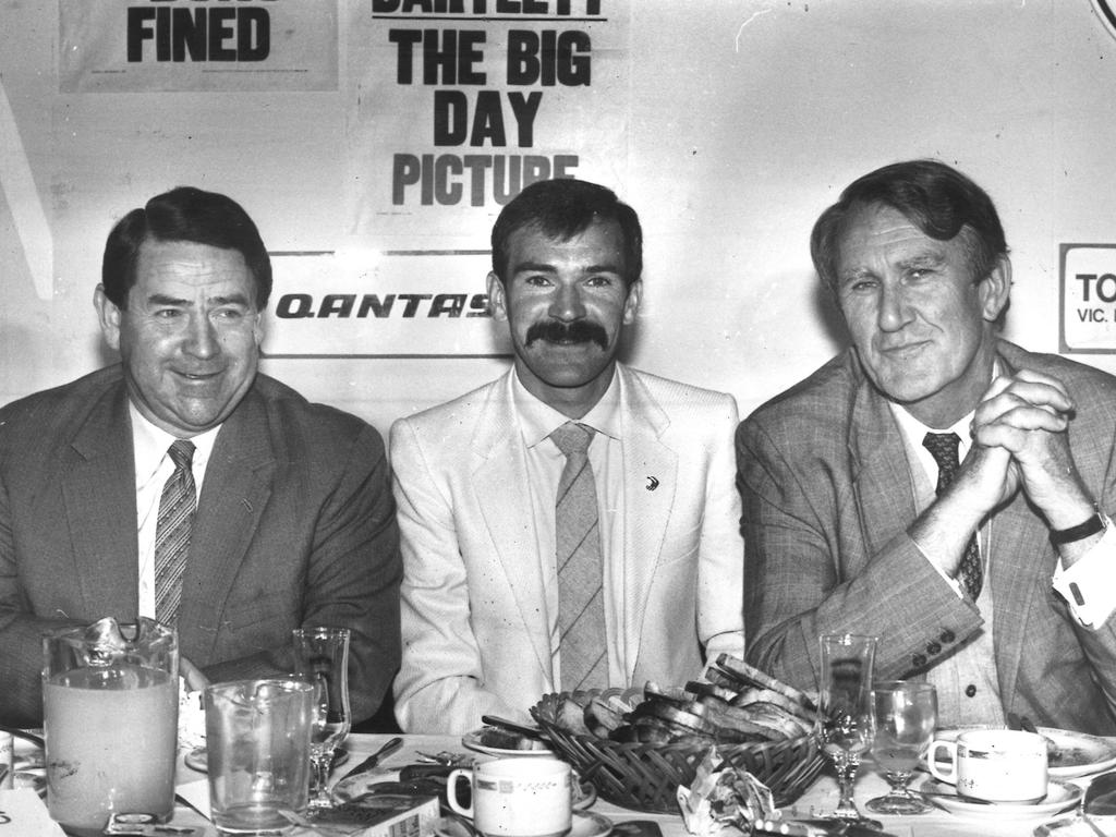 Ron Casey (L) enjoying a meal with champion marathon runner Robert de Castella and Australia’s 22nd Prime Minister Malcolm Fraser. Picture: NCA