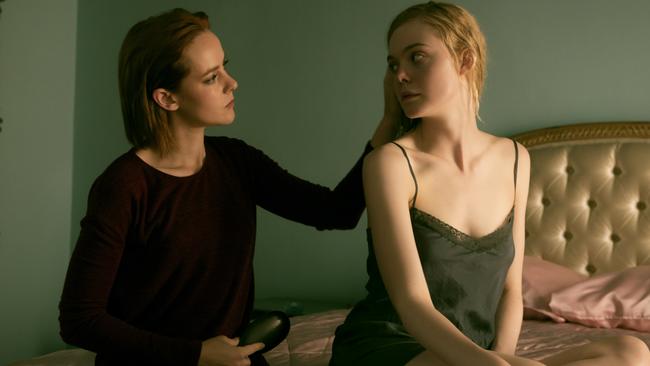 Jena Malone, left, plays make-up artist Ruby, who befriends Elle Fanning’s character, model Jesse, in <i>The Neon Demon</i>, the new horror thriller by Danish director Nicolas Winding Refn.