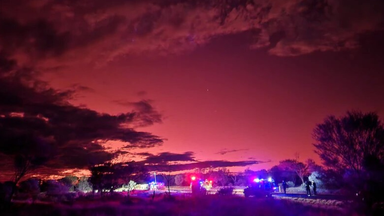 Man dies after tour bus crash in Red Centre