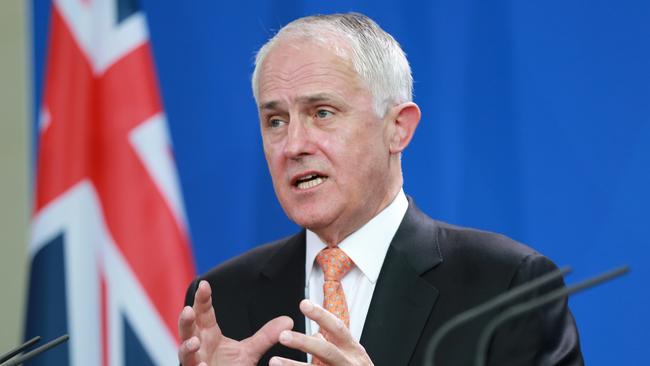 BUNDESKANZLERAMT, WILLY-BRANDT-STRASSE 1, BERLIN, GERMANY - 2015/11/13: Australian Prime Minister Malcolm Turnbull in the press conference at the Federal Chancellery. It is the first time of The Prime Minister to visit the Federal Chancellery for the bilateral relations, regional and global issues. (Photo by Simone Kuhlmey/Pacific Press/LightRocket via Getty Images)