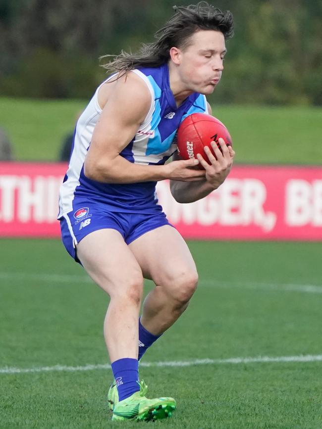 Dareo Rogers marks the ball on a lead. Picture: Valeriu Campan