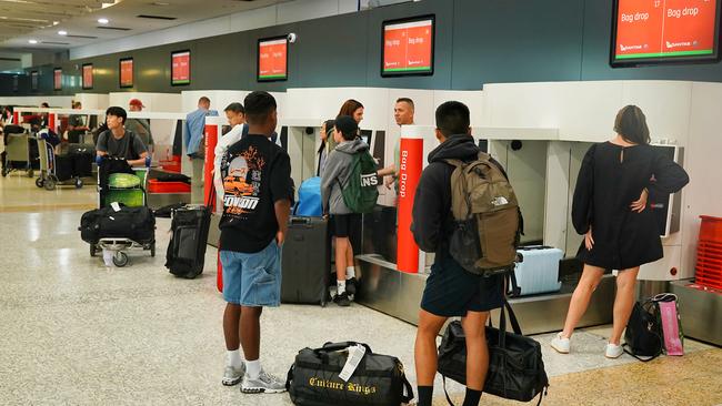 Qantas passengers at bag drop. Picture: NewsWire/Luis Enrique Ascui.