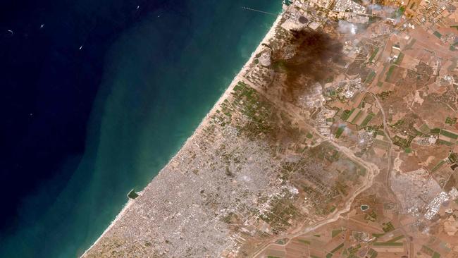 Satellite images shows damage in northern Gaza City and southern Israel from rocket attacks. The border can be seen as a cleared line. Photo: Maxar Technologies/AFP