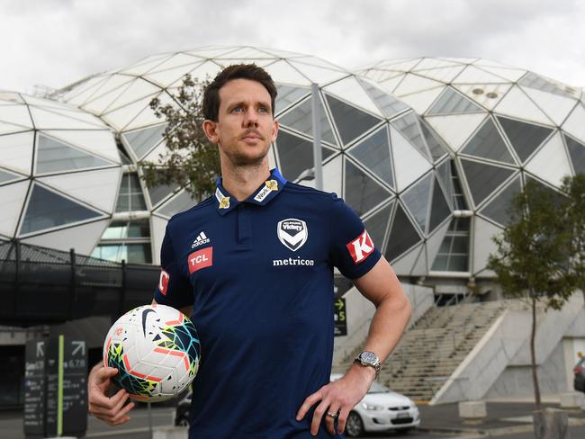Melbourne Victory's new football player Robbie Kruse poses for photos after he was presented to the media in Melbourne on July 25, 2019. (Photo by William WEST / AFP) / -- IMAGE RESTRICTED TO EDITORIAL USE - STRICTLY NO COMMERCIAL USE --