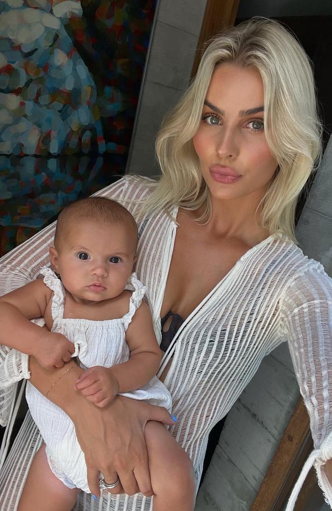 Indy Clinton struggled with post-partum hair loss after having three kids. Picture: Instagram/IndyClinton