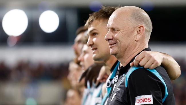 Ken Hinkley and Ollie Wines arm in arm ahead of last year’s qualifying final. Picture: Michael Willson/AFL Photos