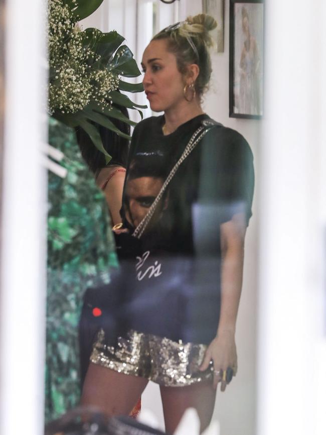 Miley shops at Byron Bay. Picture: Media Mode