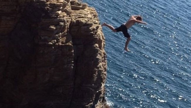 Drunk Teenager Jumps Off 8m Cliff In Sydney Au — Australias Leading News Site