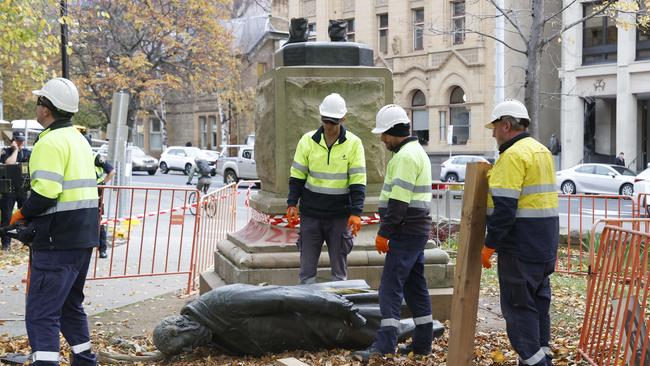 Council workers remove the statue. The William Crowther statue in Franklin Square Hobart has been vandalised overnight resulting in the statue being removed from it's plinth and then removed by Hobart City Council. Picture: Nikki Davis-Jones