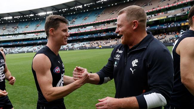 MELBOURNE, AUSTRALIA – APRIL 03: Sam Walsh of the Blues and Michael Voss, Senior Coach of the Blues celebrate during the 2022 AFL Round 03 match between the Carlton Blues and the Hawthorn Hawks at the Melbourne Cricket Ground on April 03, 2022 In Melbourne, Australia. (Photo by Michael Willson/AFL Photos via Getty Images)