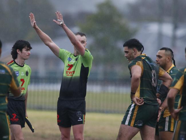 Take 10: Windsor’s Marley Hunter receives clear instructions. Picture Warren Gannon Photography