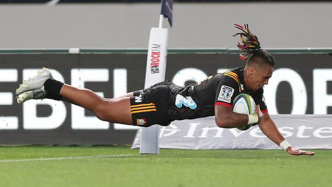 Sean Wainui of the Chiefs scores a try at Eden Park.