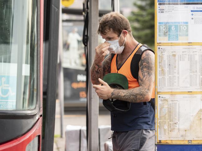 A man wearing a mask prepares to get on a bus at Bondi. Picture: Monique Harmer