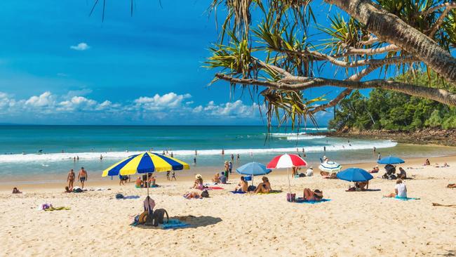 M62K73 NOOSA, AUSTRALIA, : People enjoying summer at Noosa main beach - a famous tourist destination in Queensland, Australia.Photo - AlamyEscape 1 Dec 2024