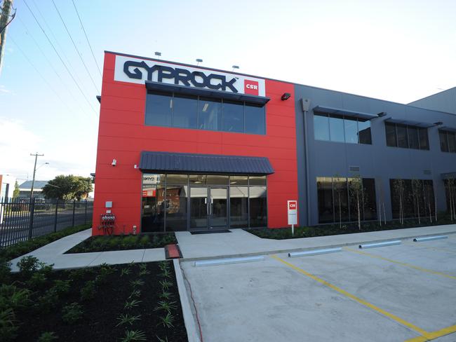 n46wt205 Premier Ted Baillieu. opening the refurbished CSR Gyprock in Yarraville.