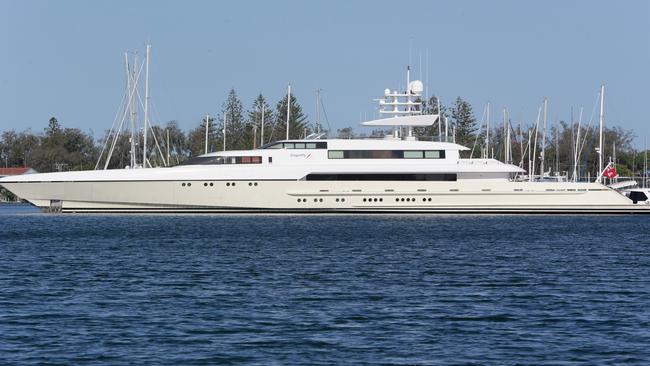 dragonfly superyacht gold coast