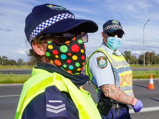 ALBURY NSW, AUSTRALIA - NewsWire Photos September 03, 2020:Hume Freeway road block in Albury.Picture: NCA NewsWire / Simon Dallinger