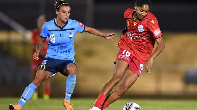 Adelaide United’s Brazilian playmaker Lais Araujo gets away from Sydney FC’s Matilda Chloe Logarzo. Picture: Mark Brake/Getty Images