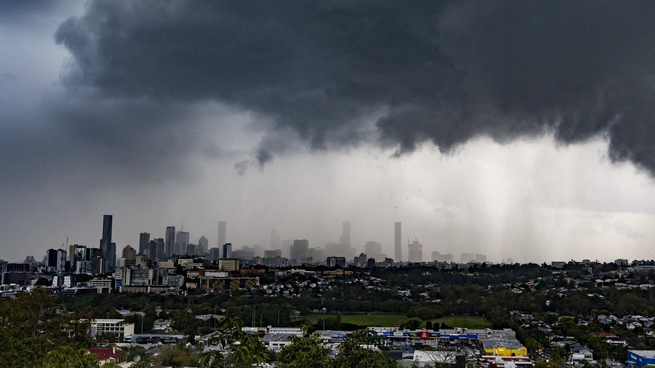 Large hail, 90kmh winds: Thunderstorm threat increases for southeast