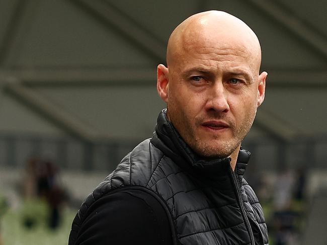 MELBOURNE, AUSTRALIA - NOVEMBER 09: Ruben Zadkovich, Head Coach of Brisbane Roar watches on ahead of the round four A-League Men match between Melbourne Victory and Brisbane Roar at AAMI Park, on November 09, 2024, in Melbourne, Australia. (Photo by Morgan Hancock/Getty Images)