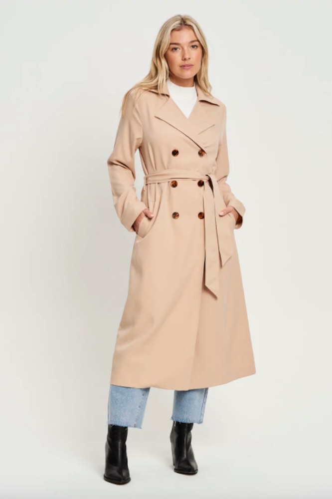 Is the trench coat Meghan Markle's signature item? - Vogue Australia