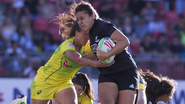 Shakira Baker of New Zealand brushes off the defence to score during last year’s Sydney Sevens women’s final.