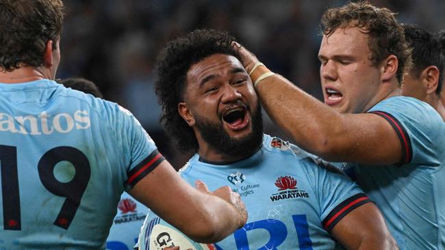 The Waratahs' Mahe Vailanu (C) celebrates with his teammates after scoring a try during the Super Rugby match between the New South Wales Waratahs and New Zealand's Highlanders at the Allianz Stadium in Sydney on April 28, 2023. (Photo by SAEED KHAN / AFP) / -- IMAGE RESTRICTED TO EDITORIAL USE - STRICTLY NO COMMERCIAL USE --