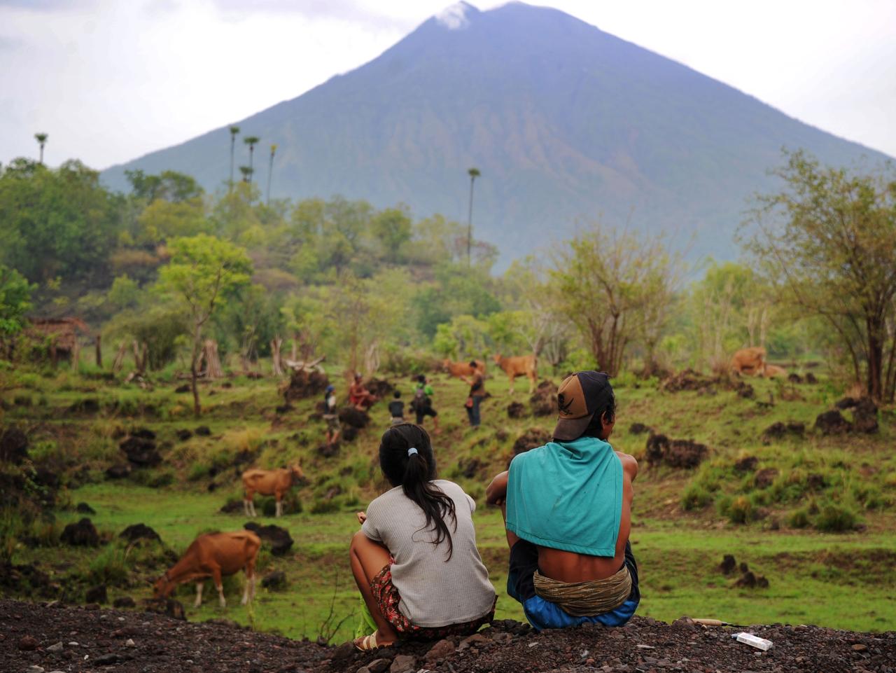 Village watch. Вулкан Агунг Бали. Агунг Бали. Бали экскурсия на вулкан. Кори-Агунг.