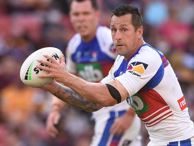 BRISBANE, AUSTRALIA - SEPTEMBER 04: Mitchell Pearce of the Knights passes the ball during the round 25 NRL match between the Brisbane Broncos and the Newcastle Knights at Suncorp Stadium, on September 04, 2021, in Brisbane, Australia. (Photo by Matt Roberts/Getty Images)