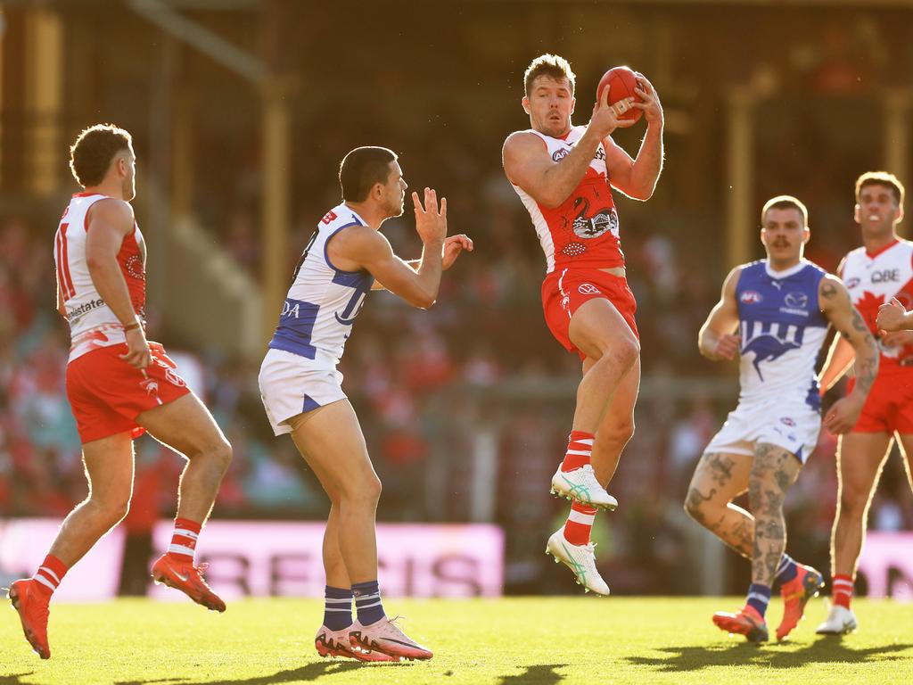 Luke Parker of the Swans marks the ball. Picture: Matt King/Getty Images