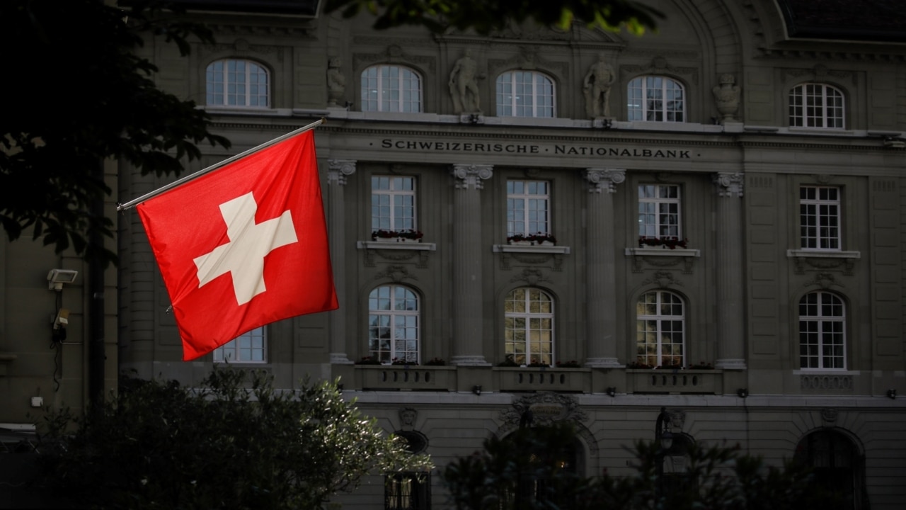 Swiss National Bank “threads the needle” on banking challenges amid rate rise