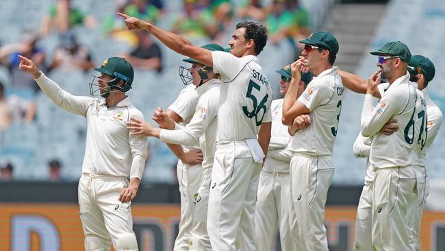 Australian players watch the replay of the Santner ‘wicket’ in a state of bemusement.