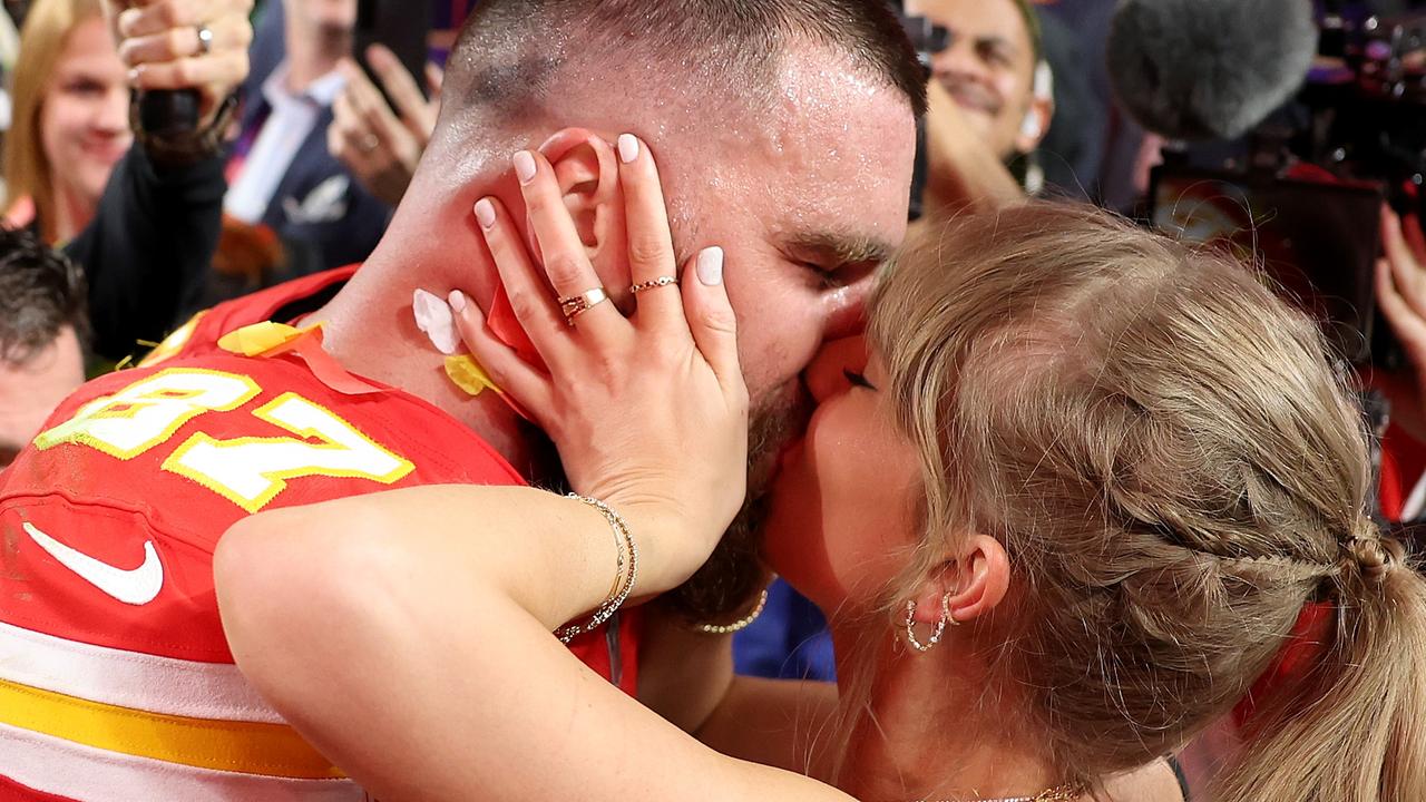 Can’t a popstar and football star just be together? Photo by Ezra Shaw/Getty Images