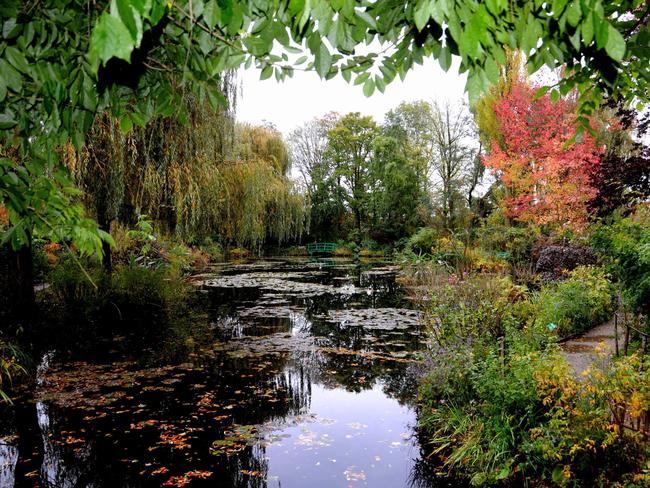 Palatial Hills home with gardens inspired by Monet’s lily pond | Daily ...