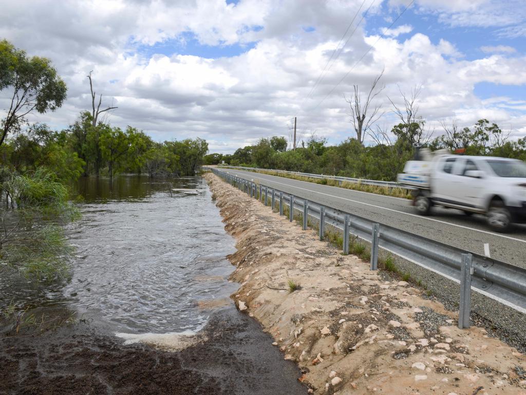 Gurra Rd from Berri to Lyrup under threat from the Gurra Gurra Creek on November 19, 2022: Picture: Brenton Edwards