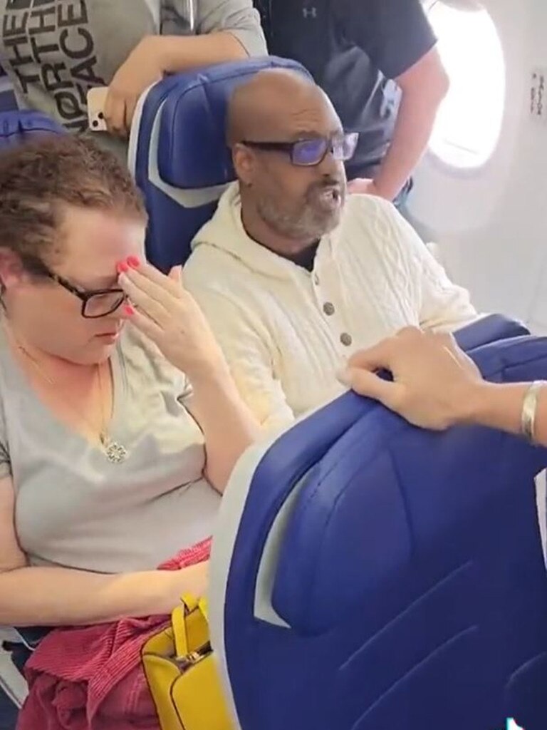 His travelling companion looked mortified. Picture: TikTok / @mjgrabowski