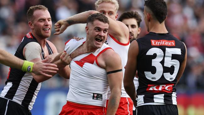 MELBOURNE. 07/05/2023. AFl.  Round 8. Collingwood vs Sydney at the MCG. Sydneys Tom Papley get stuck into Nick Daicos of the Magpies after a Sydneys  Ryan Clarke 1st qtr goal   . Pic: Michael Klein