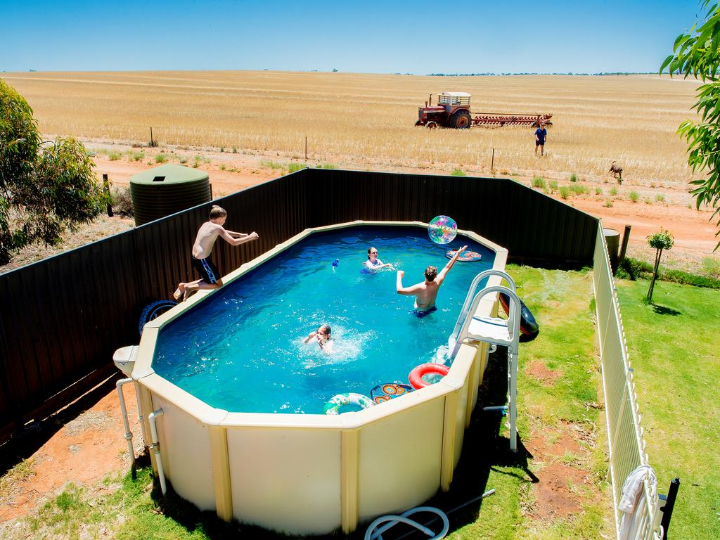 MERINGUR, west of Mildura. One of the last farms before you get to the SA and NSW borders. Kids Claudia, 6, Hannah, 10, Tom, 11 and Sam, 13, are in the pool waiting for their dad Daniel Fox, 36, to come in for a barbecue lunch of steak and snags. It is 43C. 12.51pm 12.1.14 A1 pictures: Jason Edwards HS25