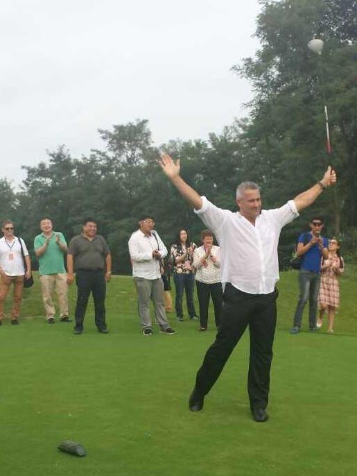 Mark Dowd playing golf.
