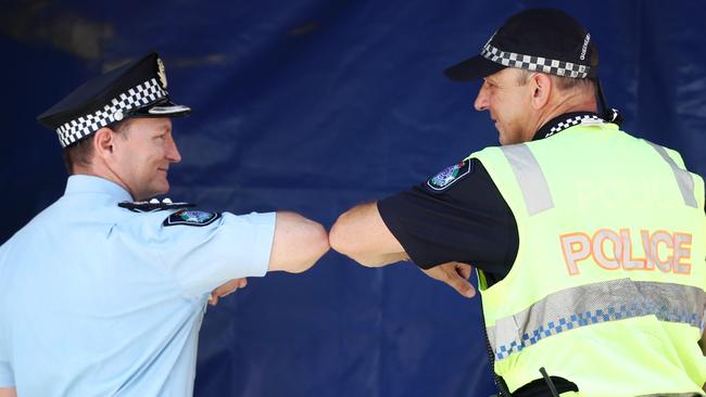 Chief Superintendent Mark Wheeler thanks the police officers working at the Queensland border checkpoint on Christmas Day 2020. Picture: Nigel Hallett.