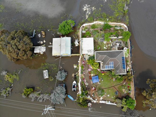 Echuca floods. Residents in the river side of the levee still have a fight on their hands as the flood water continues its slow creep up to peak. From the air, sandbag island homes on Goulburn Rd look like huge house boats as more sandbags are delivered to embattled houses by the community of helpers.                Picture: David Caird