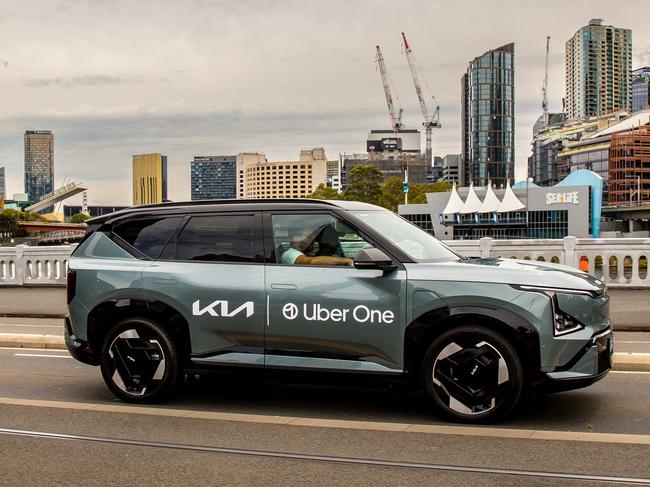 Uber has struck a partnership with Kia to offer tennis fans at the Australian Open free rides in an EV.