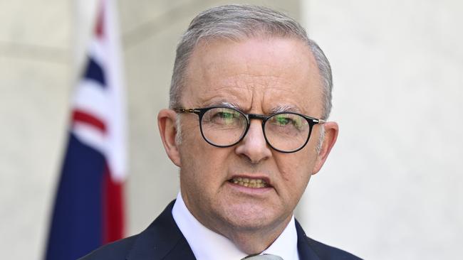 Anthony Albanese has vowed to ‘finish’ the broadband infrastructure program first proposed by Kevin Rudd 15 years ago. Picture: NewsWire / Martin Ollman