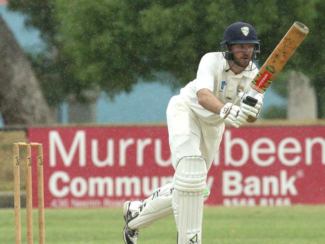 The experienced Brendan McGuinness guided Oakleigh past Caulfield.