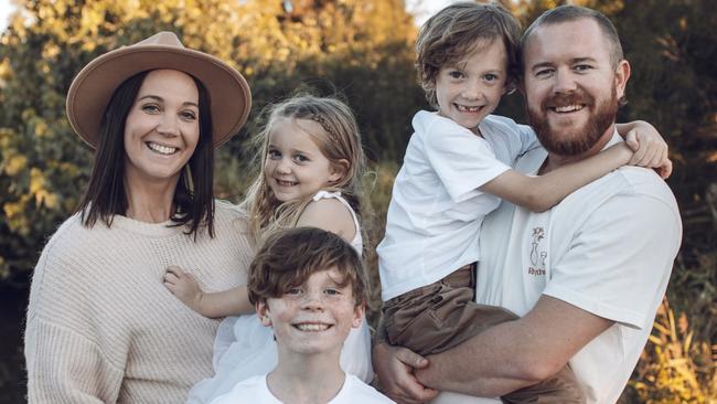 Stevie Smith with her family. Picture - Hannah Louise Photography.