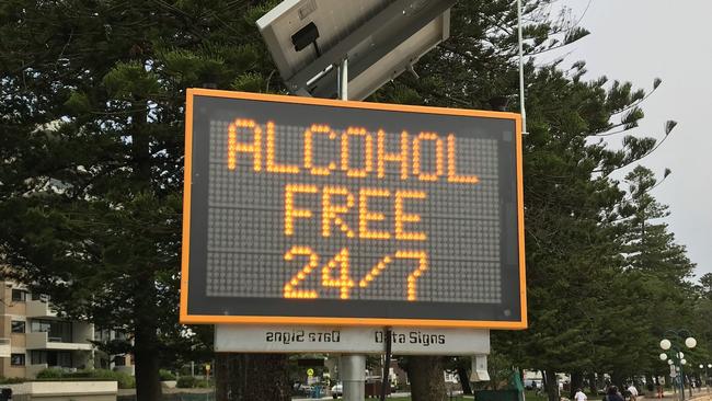 Alcohol restriction signs at East Esplanade Reserve, Manly