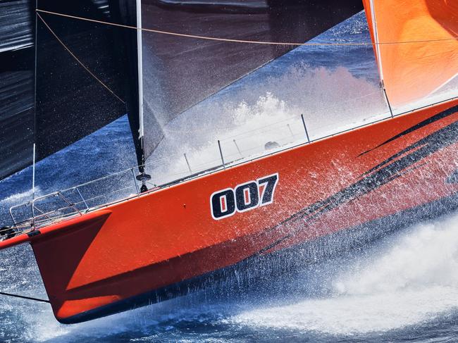 Destruction! Favourite out, yachts dismasted in Sydney to Hobart drama