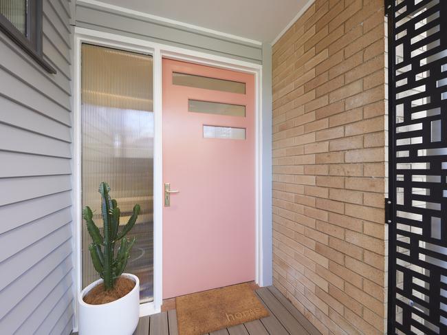 The entrance to Jimmy and Tam’s 1950s style house, Picture: Channel 9